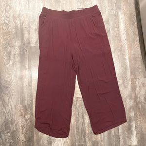 High waisted pull on pant.